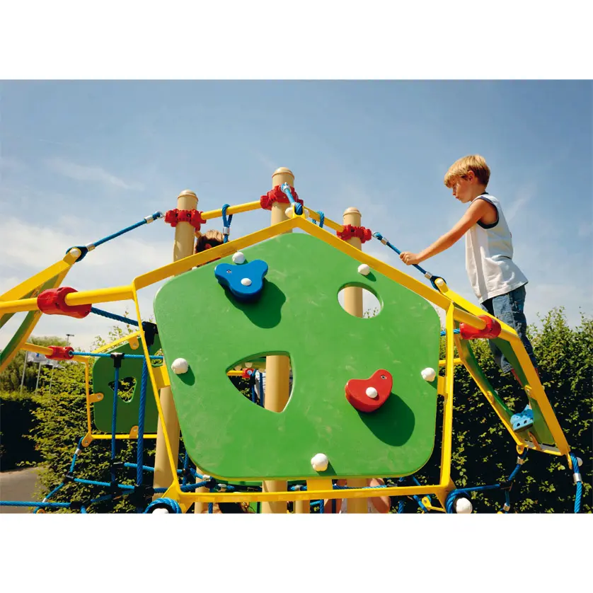 Fußball Klettergerüst