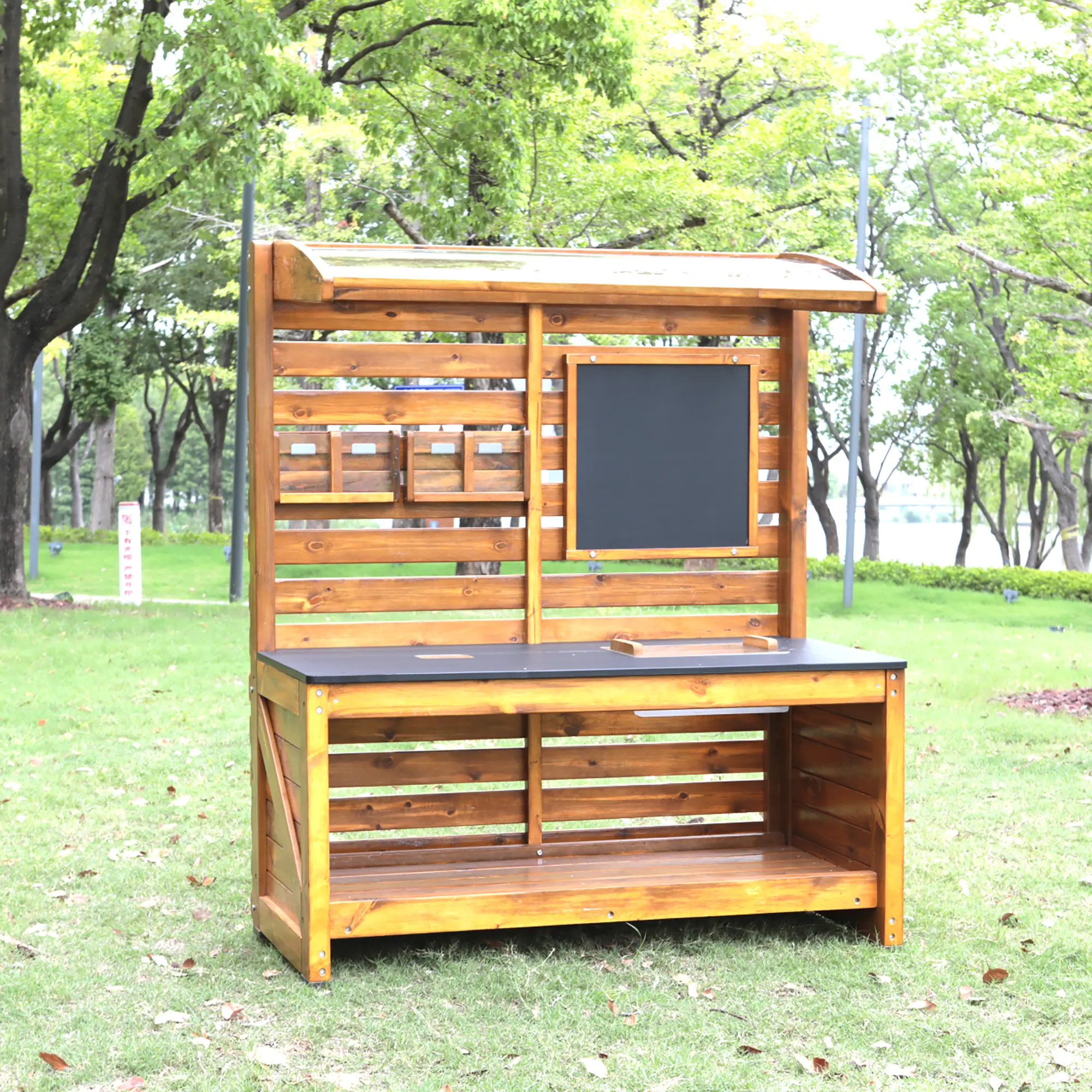 Outdoor-Entdeckerstation
