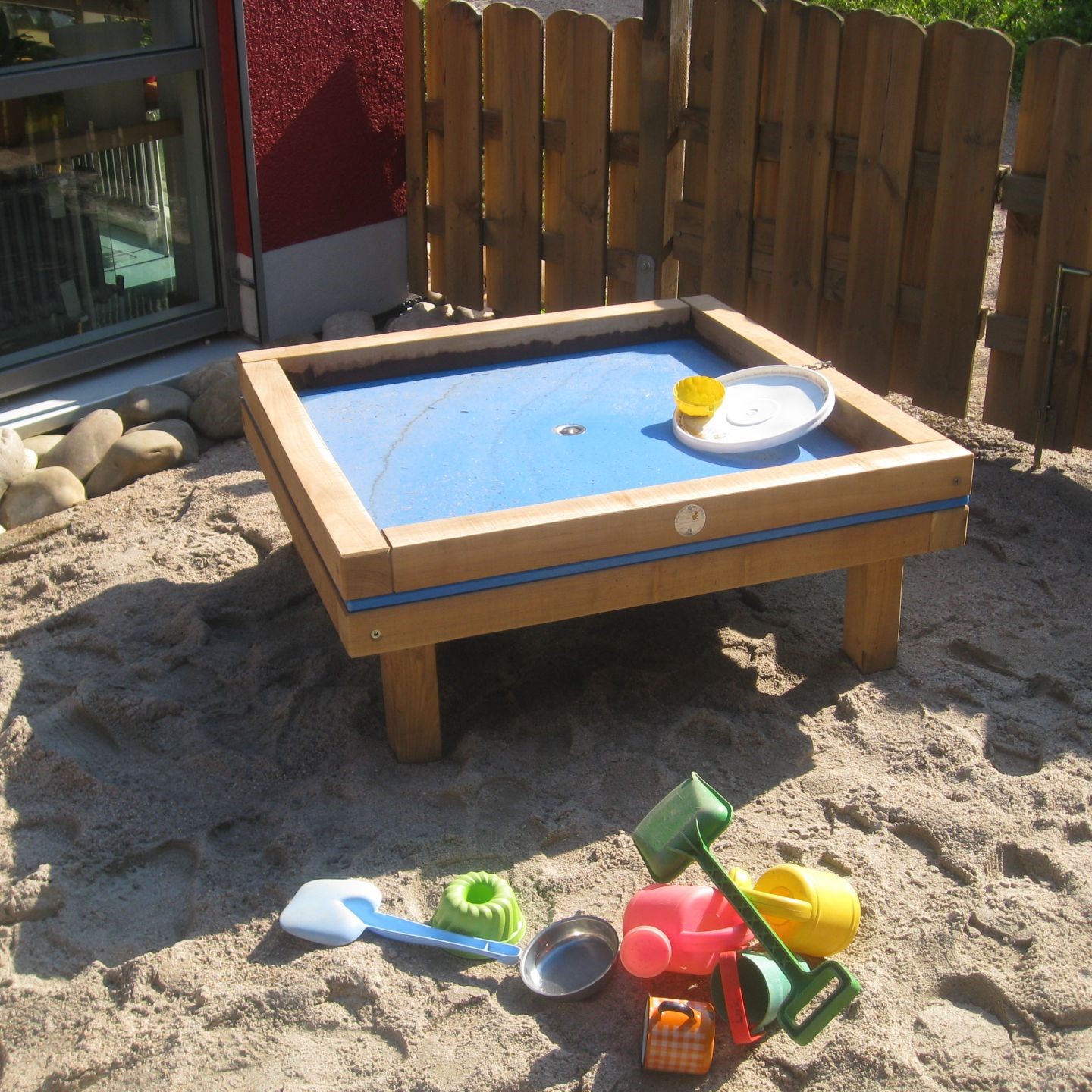 Matschtisch, Robinie GROSS Mit PE-Bodenplatte