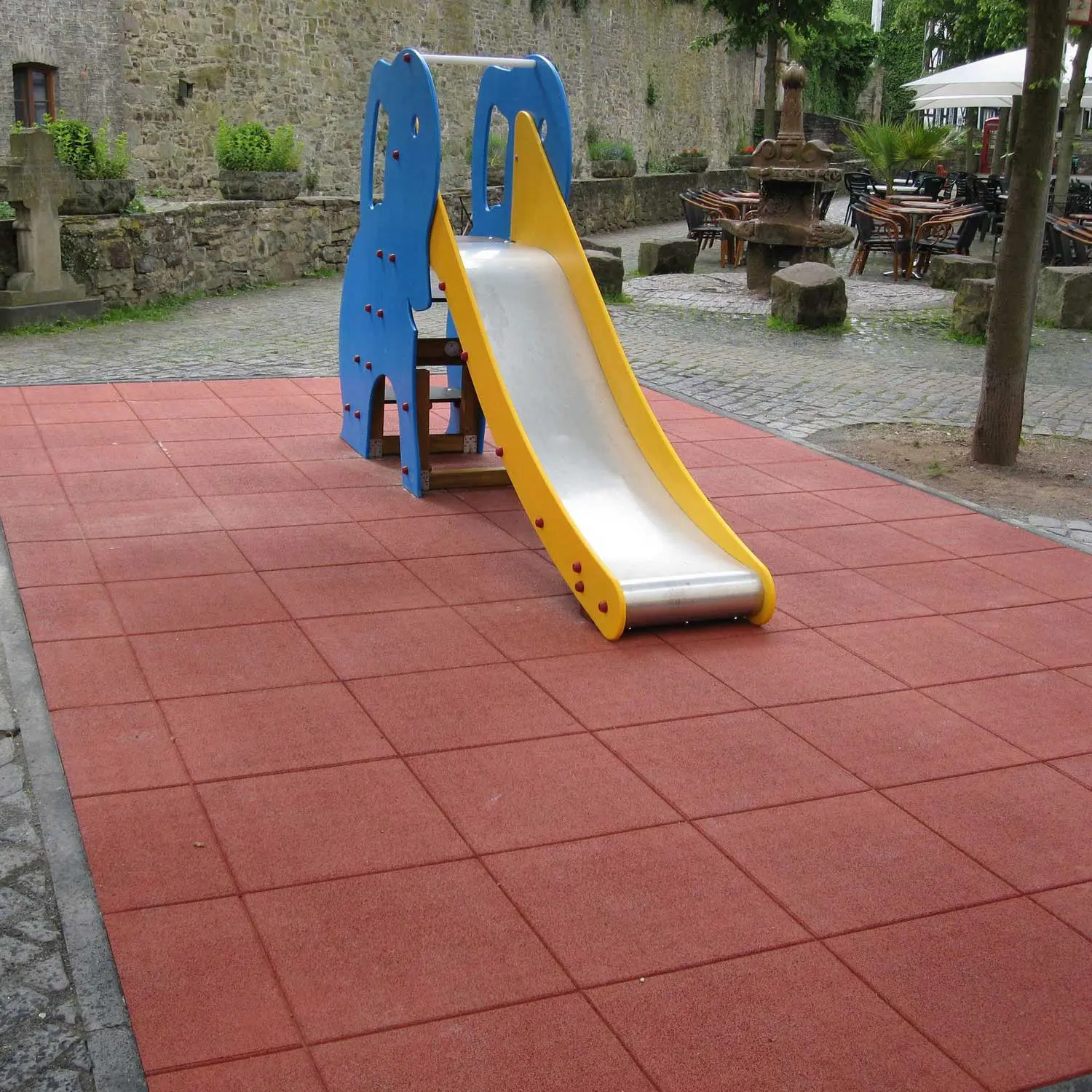 Fallschutzplatte 50 x 50 cm Rotbraun 80 mm