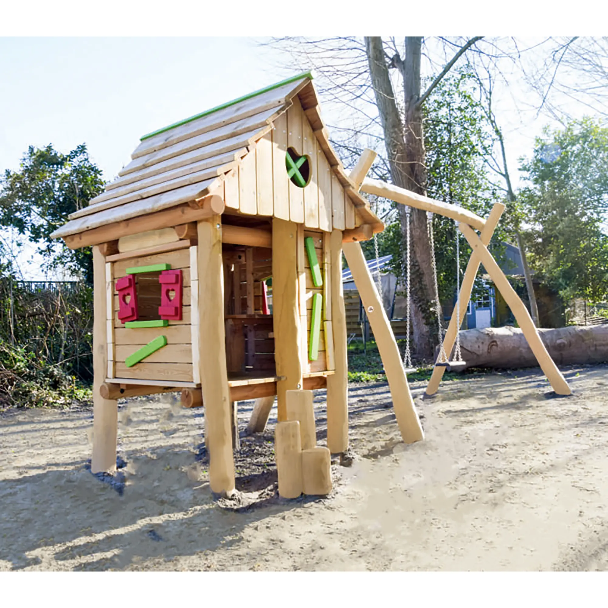 Robinie Holzfällerhütte mit kleiner Schaukel