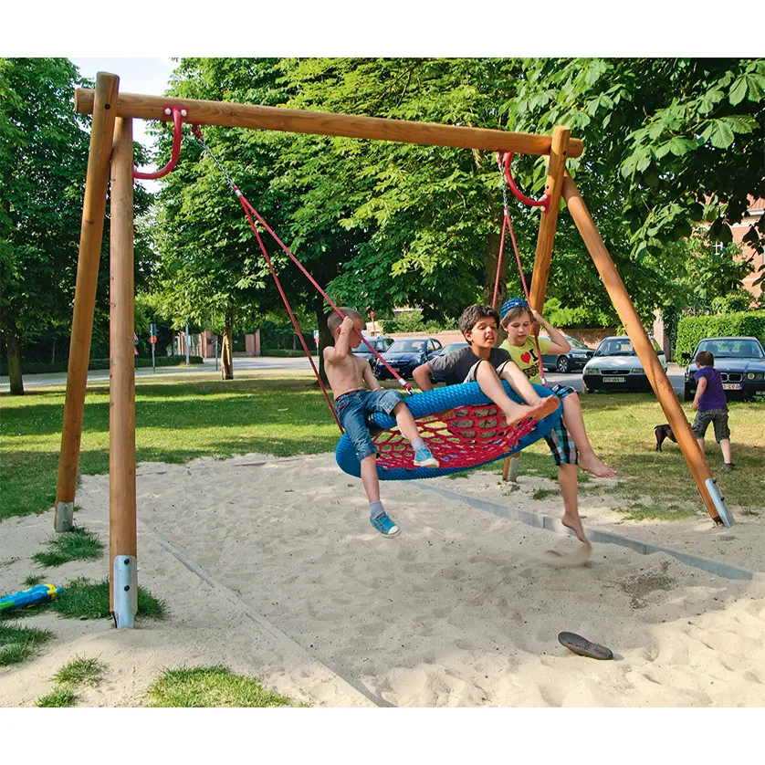 Nestschaukel mit Holzgestell aus Lärche