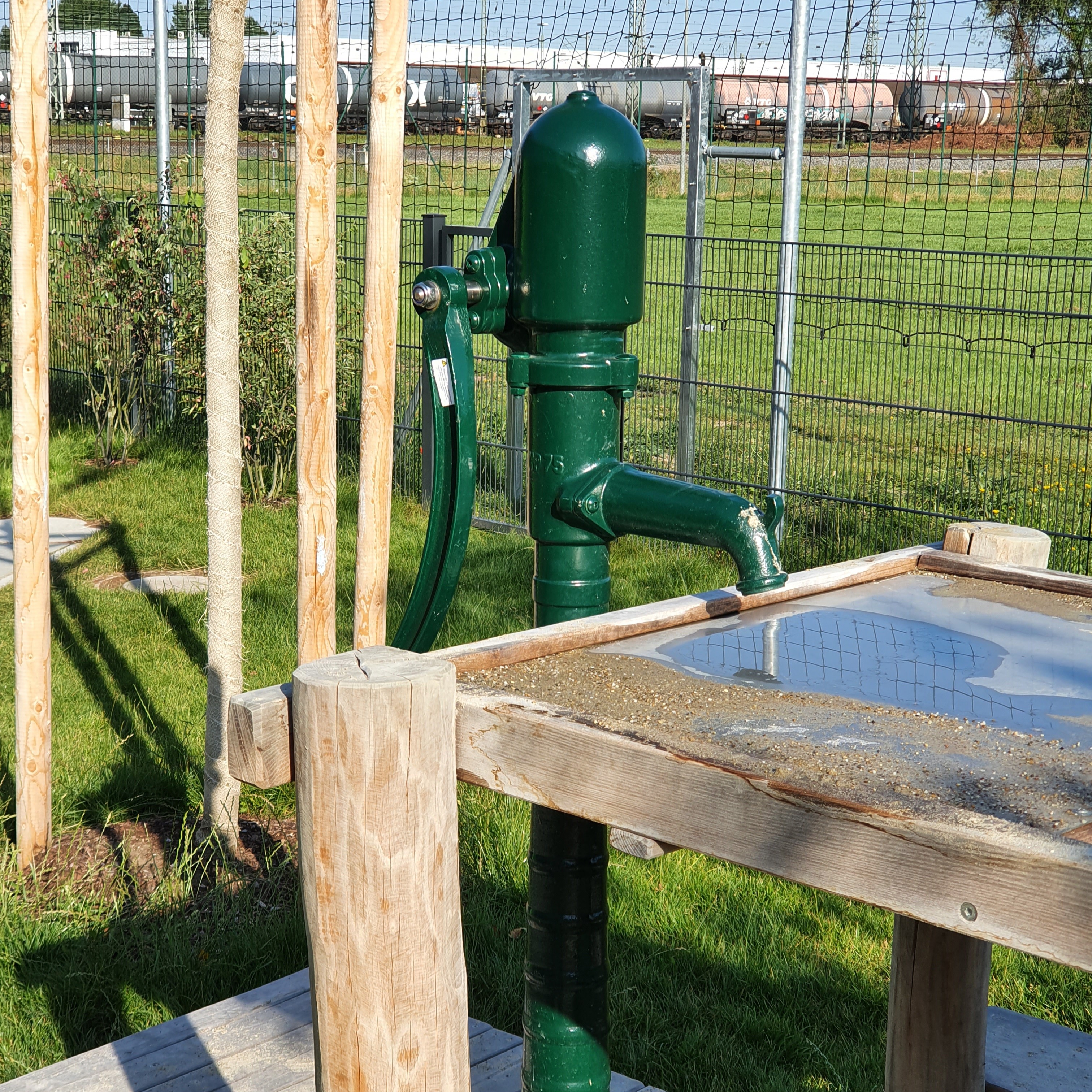 Saug- und Druckpumpe für Matschanlagen