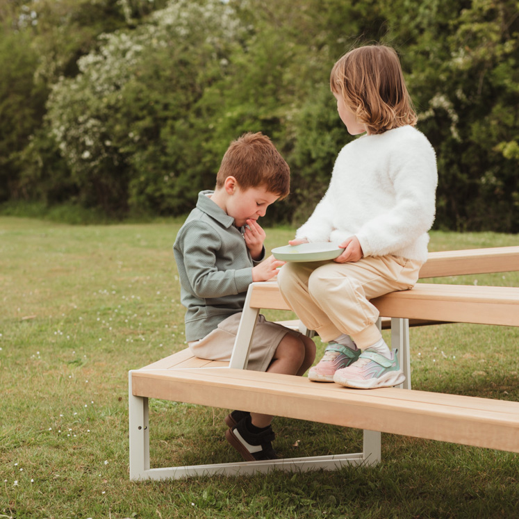 Alu Akazie Sitzgruppe Kindertreff Bank breit mit Tisch