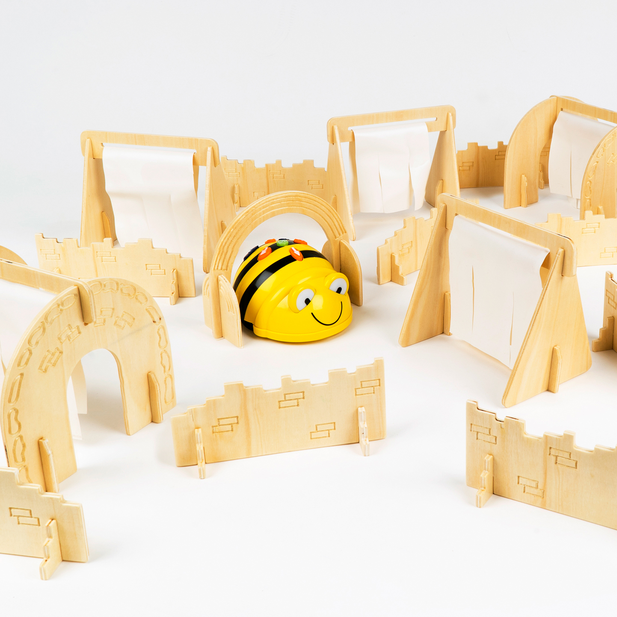 Bee-Bot Tunnel, Tor und Hindernisparcour