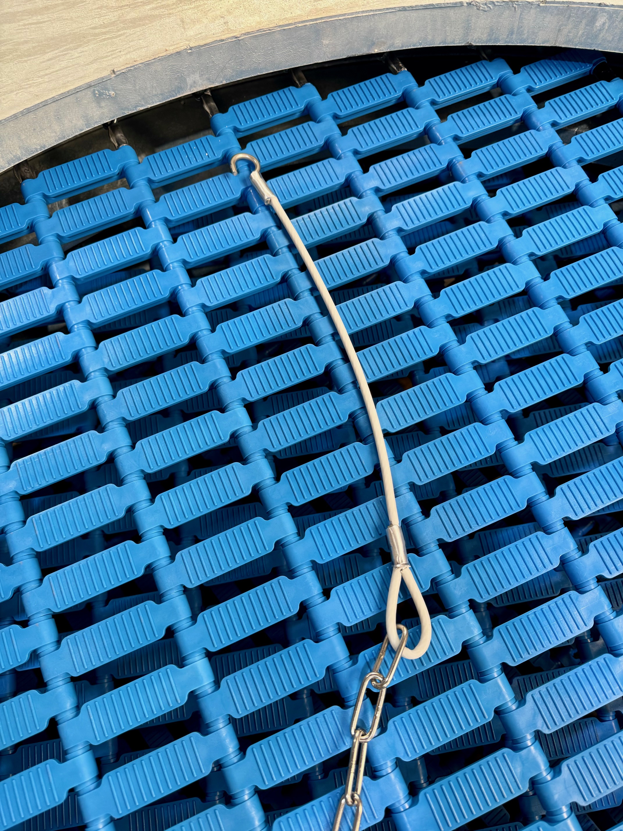 Trampolin-Federlöser - Das praktische Werkzeug für schnelle, sichere Trampolin-Reinigung