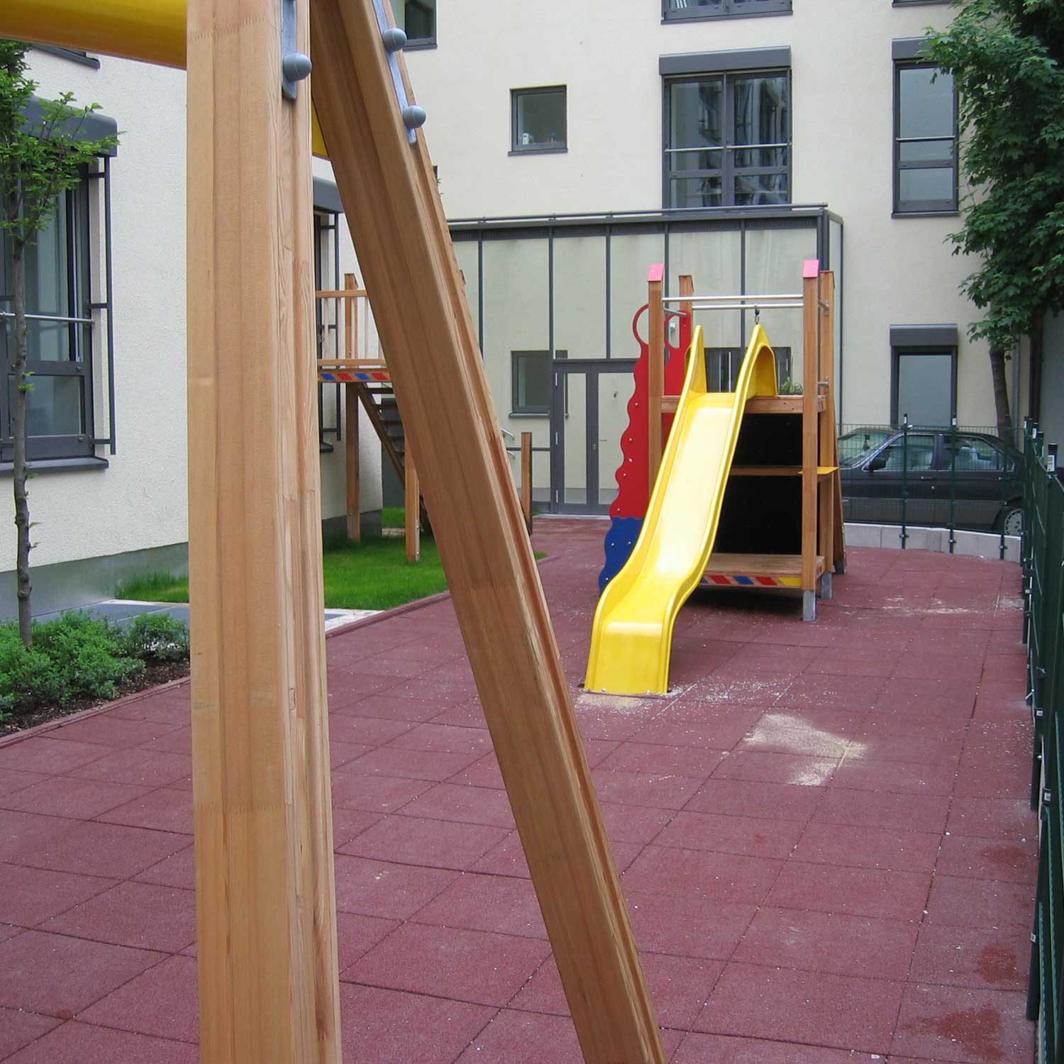 Fallschutzplatte 50 x 50 cm Rotbraun 80 mm