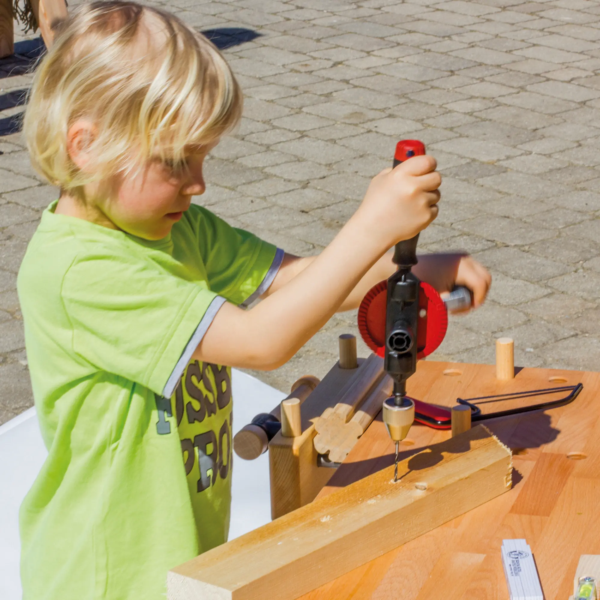 Hand-Bohrmaschine