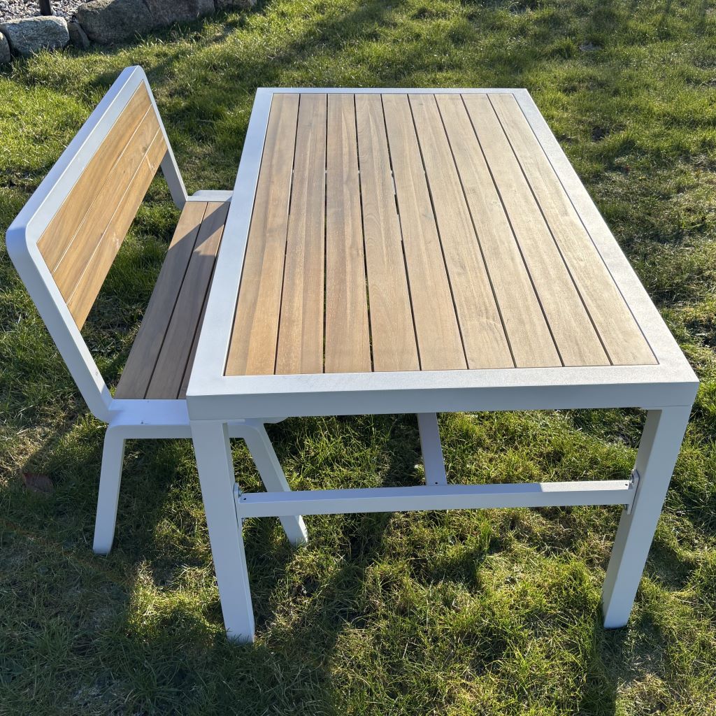 Alu-Akazien-Tisch