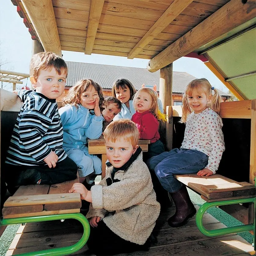 Sitzgruppe 2 Bänkchen und 1 Tisch