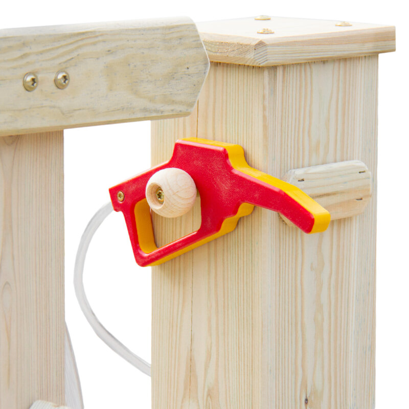 Tankstelle aus Holz für den Kindergarten