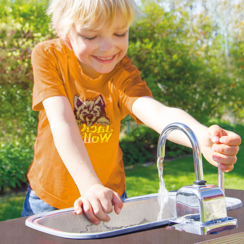 Matschküche massiv mit Pumpe "Flow"