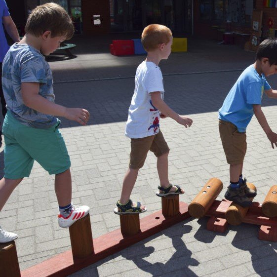 Kleinkind Abenteuerpfad Erlebnispfad