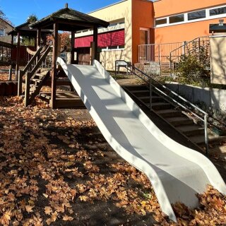 Edelstahlrutsche für Podest und Hang Breite 100 cm ohne Ohren, geprüft und zertifiziert für den öffentlichen Bereich