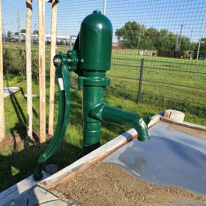 Saug- und Druckpumpe für Matschanlagen