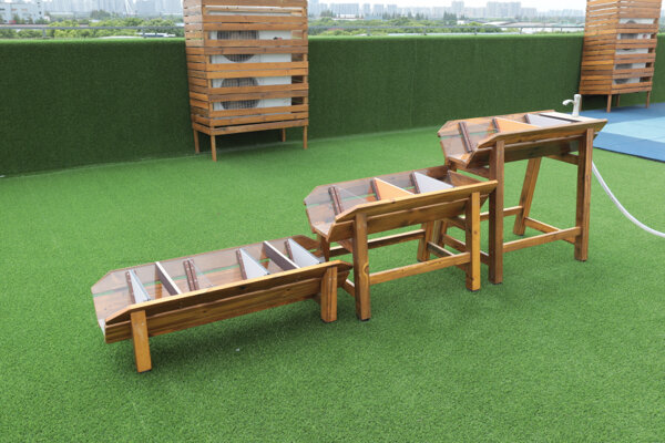 Wasser-Matsch-Anlage Staudamm