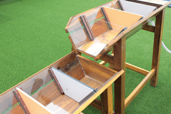 Wasser-Matsch-Anlage Staudamm