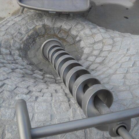 Wasserspirale mit Kurbel – Archimedische Schraube