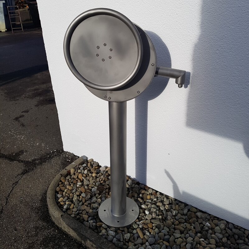 Wasserpumpe mit Kurbel aus Edelstahl