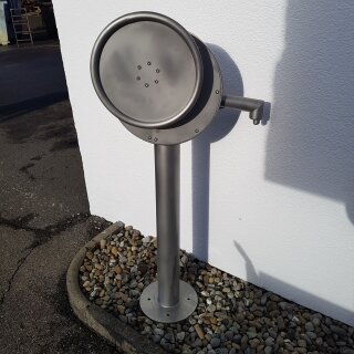 Wasserpumpe mit Kurbel aus Edelstahl