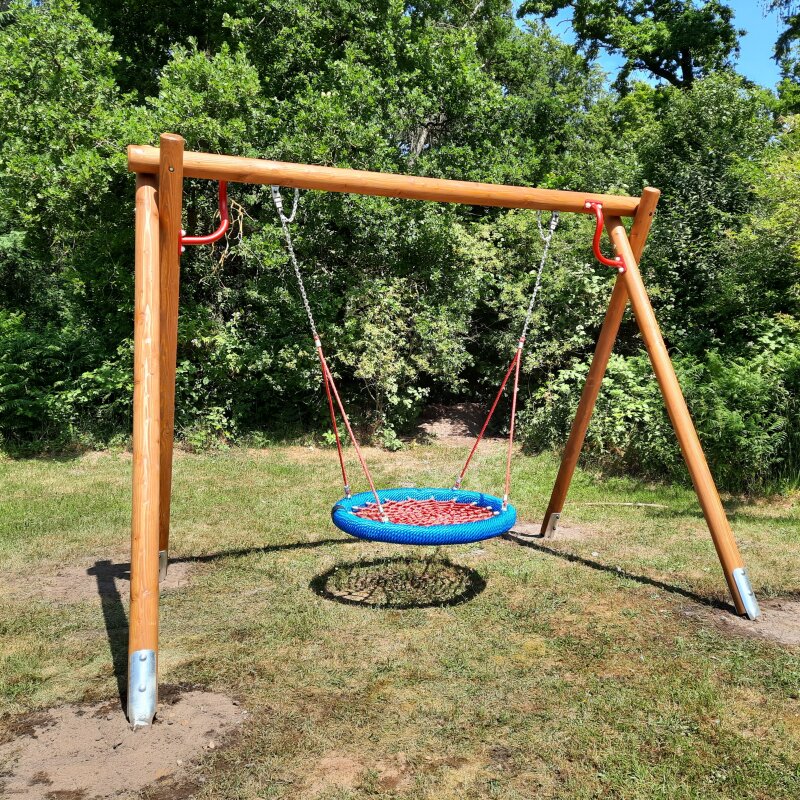 Nestschaukel mit Holzgestell aus Lärche
