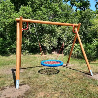Nestschaukel mit Holzgestell aus Lärche