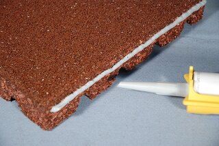 PU-Kleber für die Seitenverklebung von Fallschutzplatten