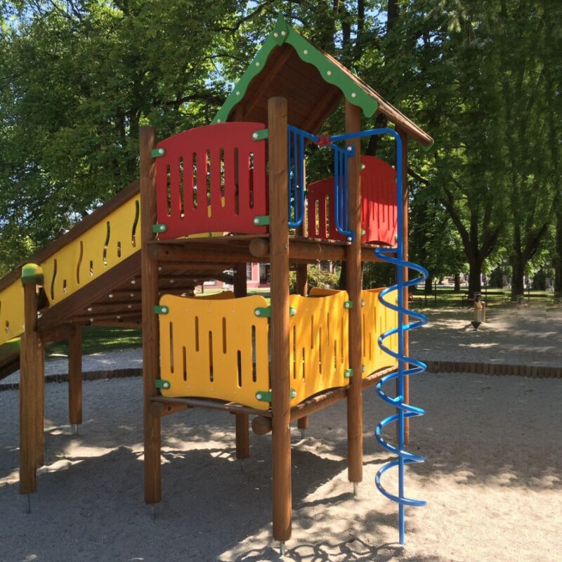 Spiralrutschstange zum Anbau an einen Spielturm